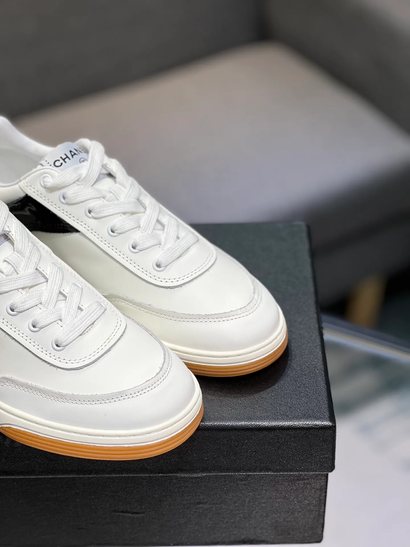 Men's men's shoes 💰620 Exclusive real shot (top version) CHANEL Chanel's new panda sneakers Panda shoes Chanel 2025ss color matching thick-soled casual sports shoes sneakers Counter synchronization The counter is very popular Very difficult to buy a shoe The most popular thick-soled panda shoes on the Internet It is obvious that Xiaoxiang control cannot miss it Simple and versatile white shoes that have both good looks and comfort Thick sole increases height, is super versatile and can be worn with eyes closed😍 Whoever wears it will look better. Upper: calfskin. Lining: imported sheepskin lining. Outsole: TPU original outsole. Size: 35-44 (41 for women, 40 for men, custom made).